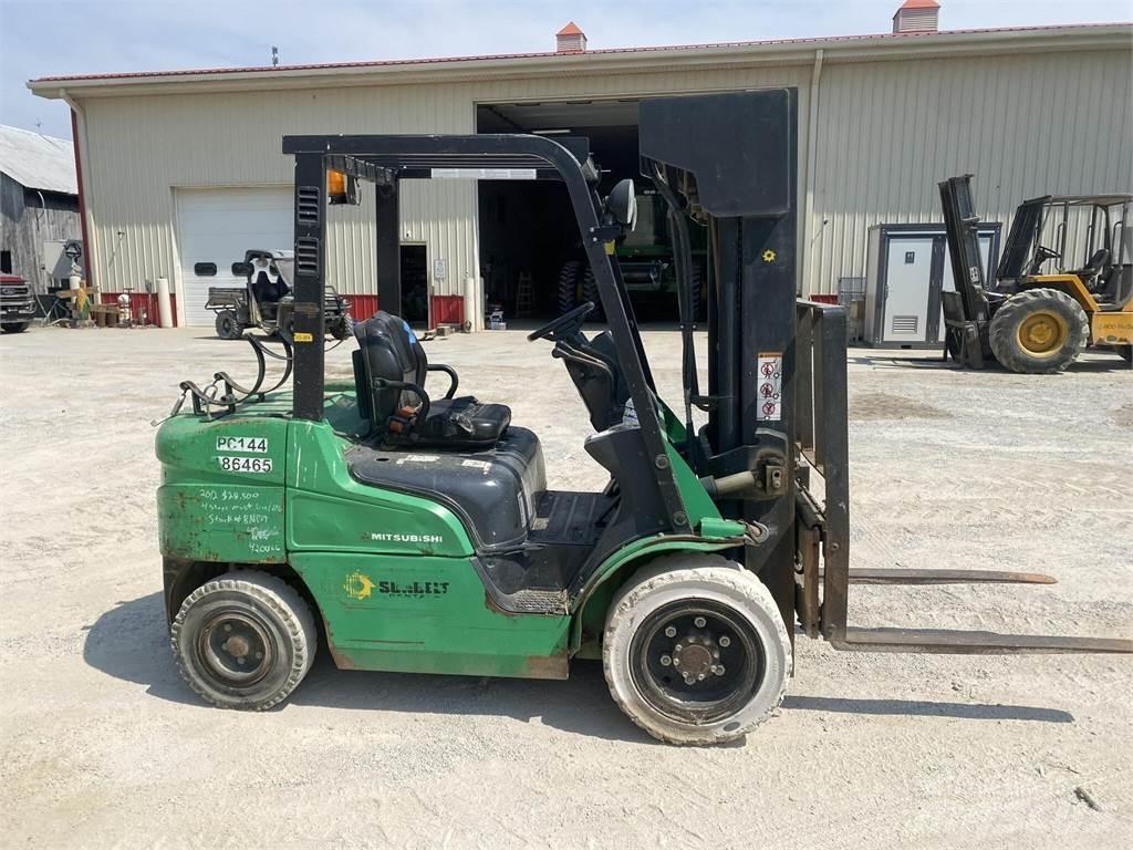 Mitsubishi FG30N Šakiniai krautuvai - Kita