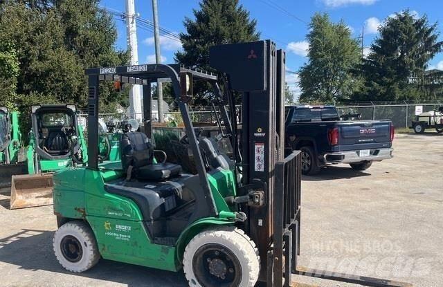 Mitsubishi FG30N Šakiniai krautuvai - Kita