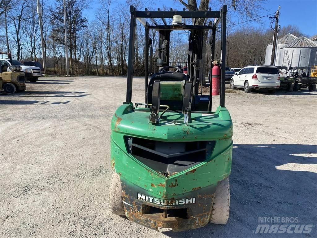 Mitsubishi FG30N Šakiniai krautuvai - Kita