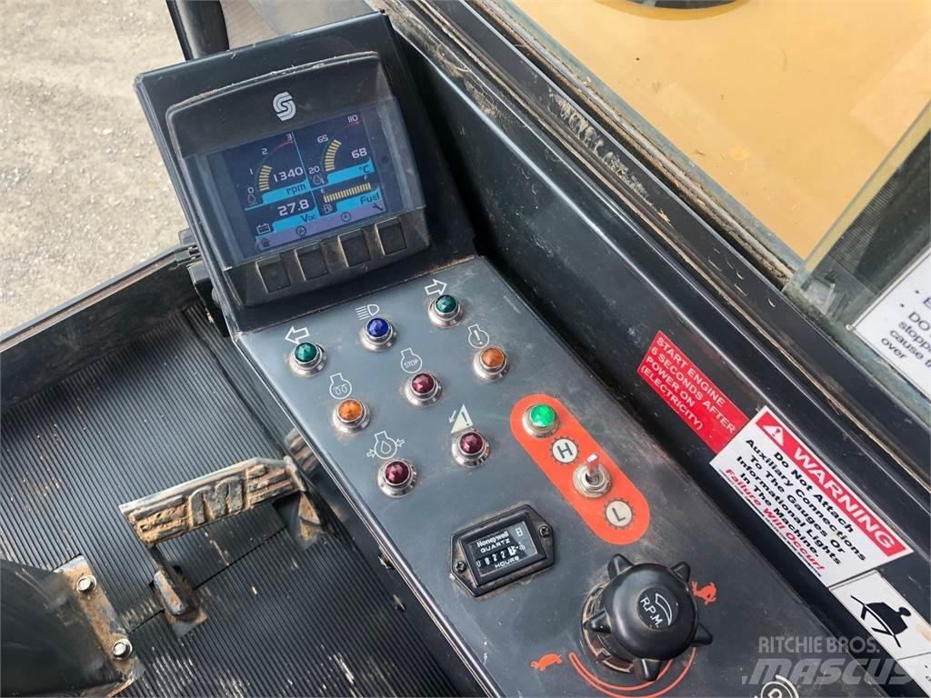 Morooka MST1500VD Vikšrinė savivartė technika