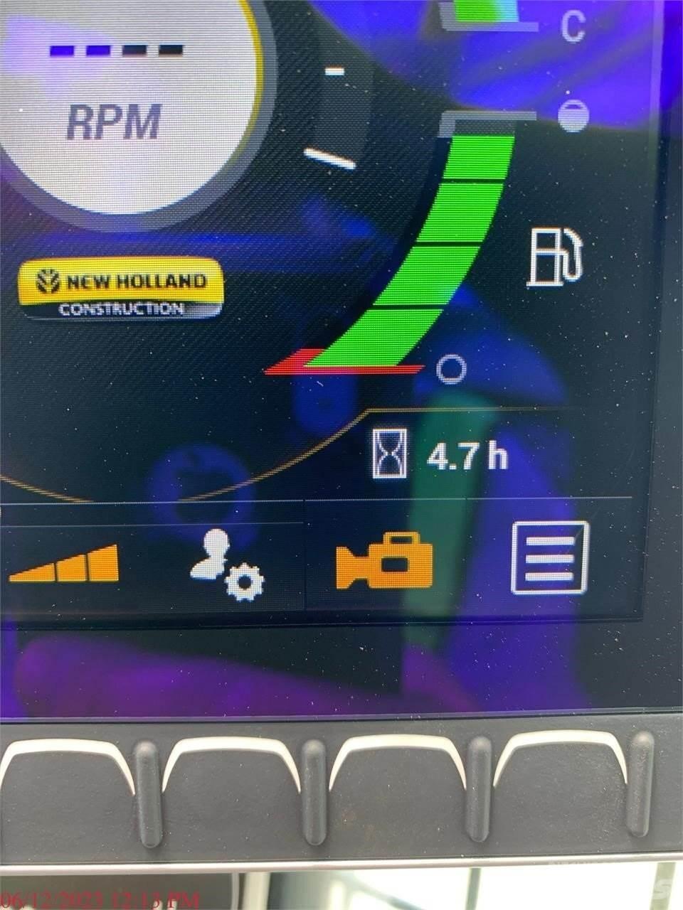 New Holland C337 Krautuvai su šoniniu pasukimu
