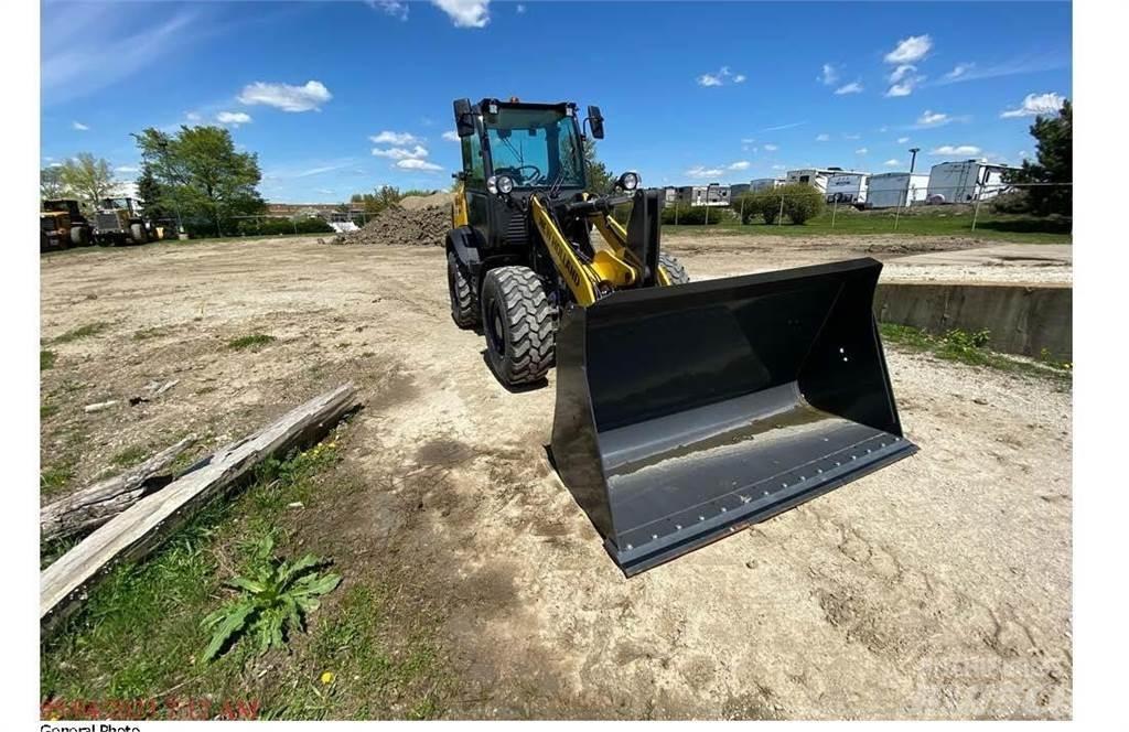 New Holland W80C Naudoti ratiniai krautuvai