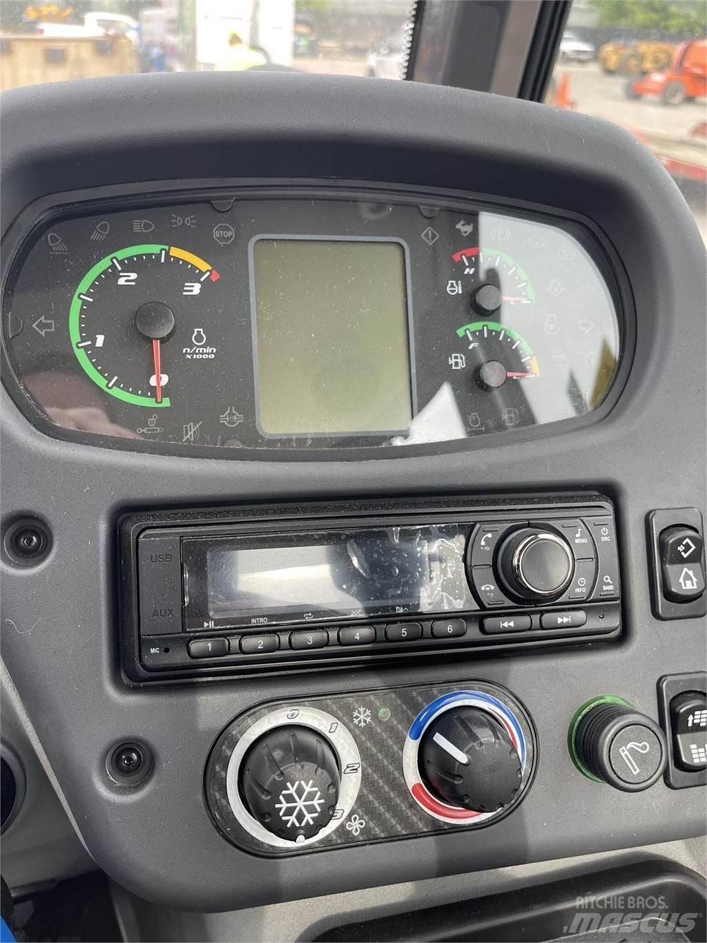 New Holland W80C Naudoti ratiniai krautuvai