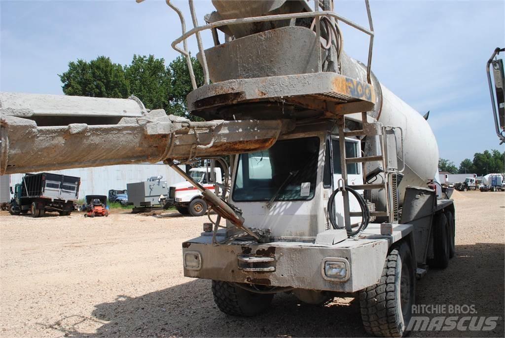 Oshkosh F2146 Betonvežiai