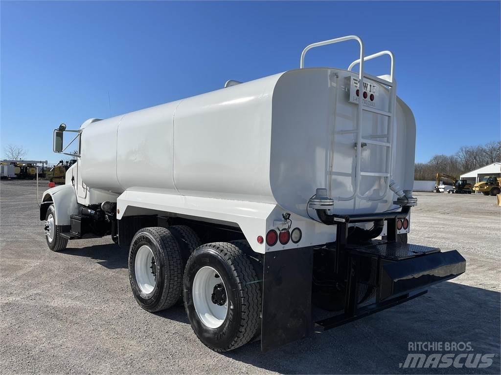Peterbilt 330 Vandens sunkvežimiai