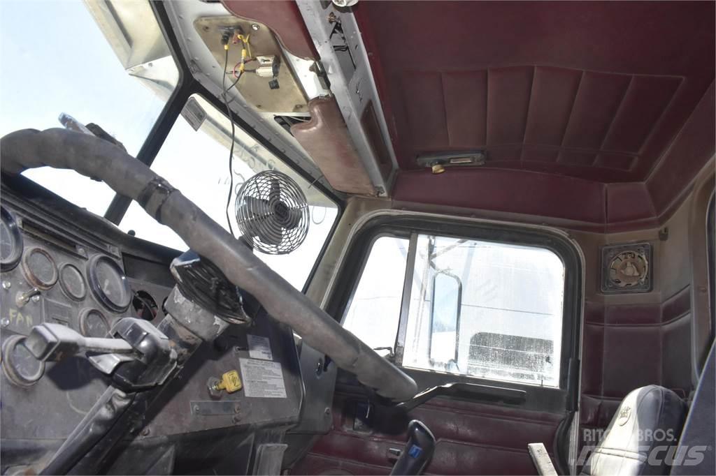 Peterbilt 357 Savivarčių priekabų vilkikai