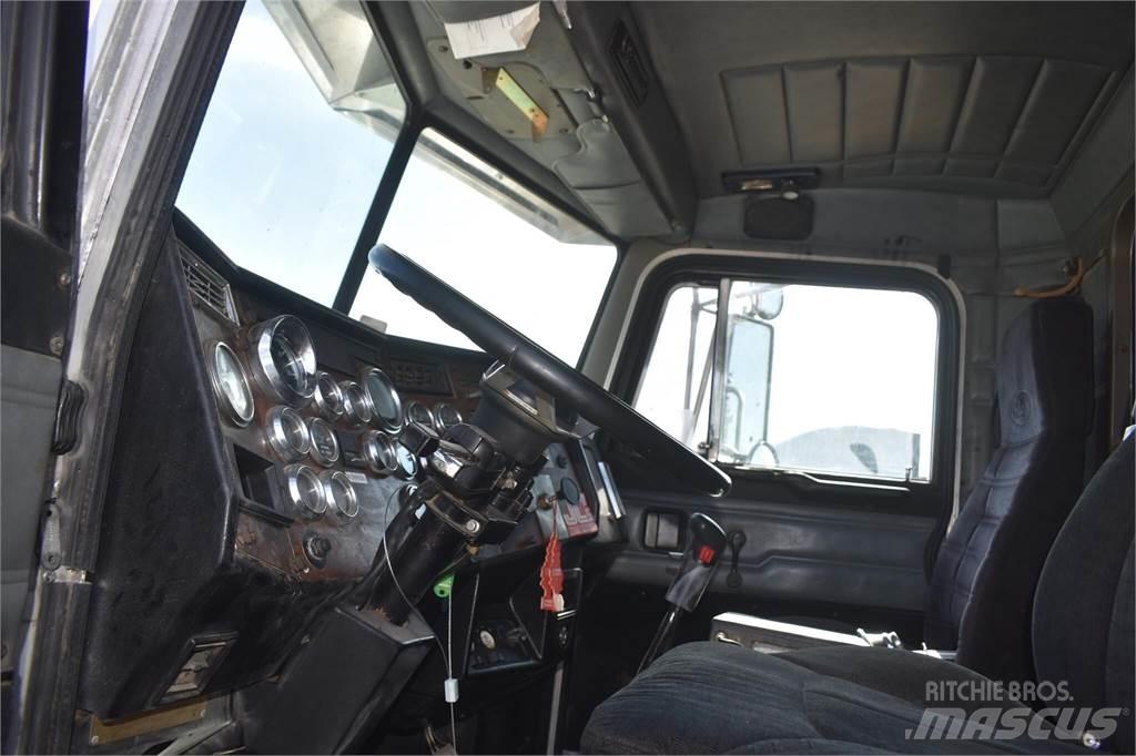Peterbilt 379EXHD Savivarčių priekabų vilkikai