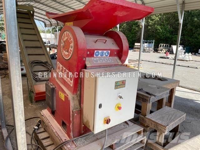 Red Rhino 2000 Trupintuvai