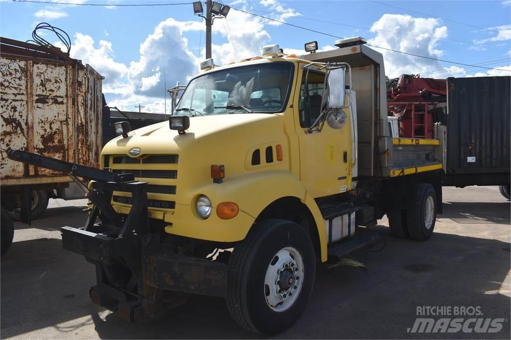Sterling L7500 Savivarčių priekabų vilkikai