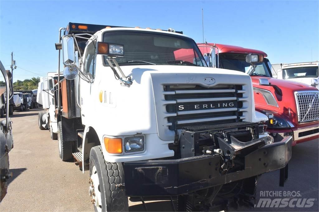 Sterling L7500 Savivarčių priekabų vilkikai