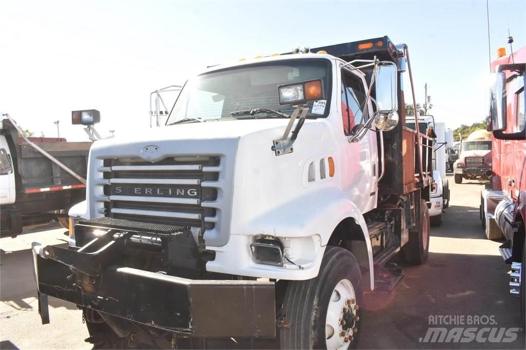 Sterling L7500 Savivarčių priekabų vilkikai