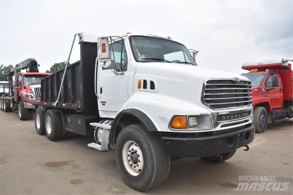 Sterling L9500 Savivarčių priekabų vilkikai