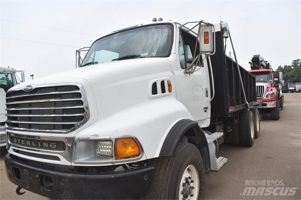 Sterling L9500 Savivarčių priekabų vilkikai
