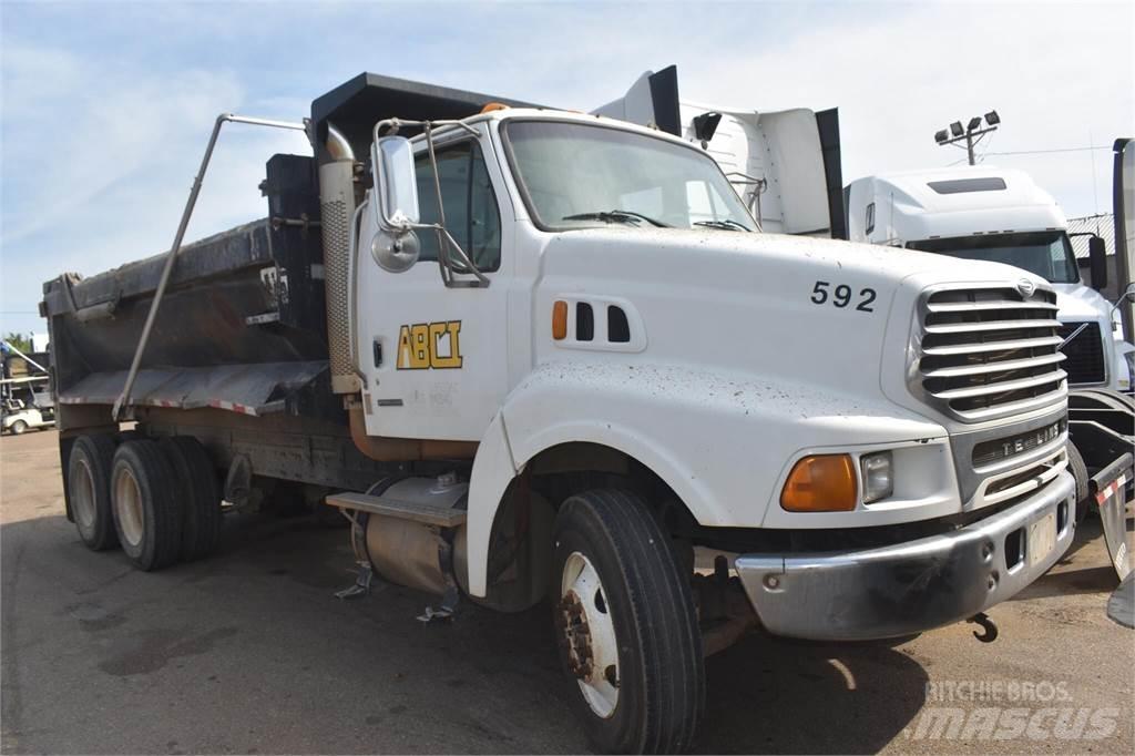 Sterling L9500 Savivarčių priekabų vilkikai