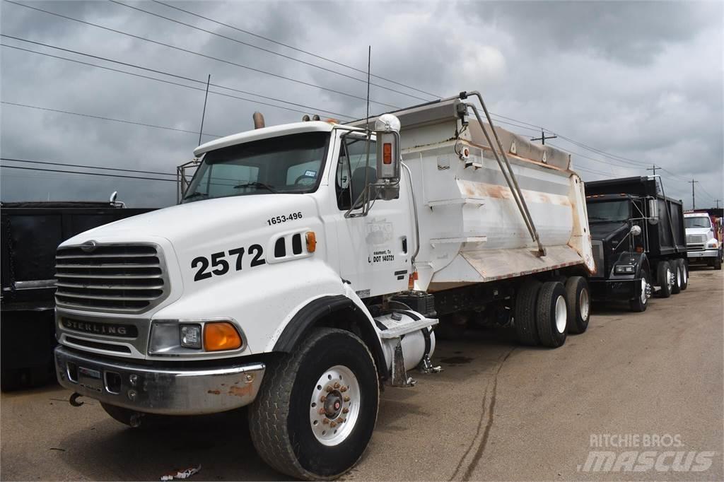 Sterling L9500 Savivarčių priekabų vilkikai