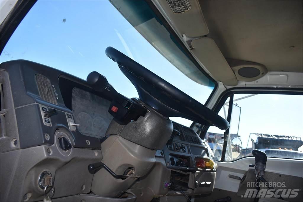 Sterling L9500 Savivarčių priekabų vilkikai