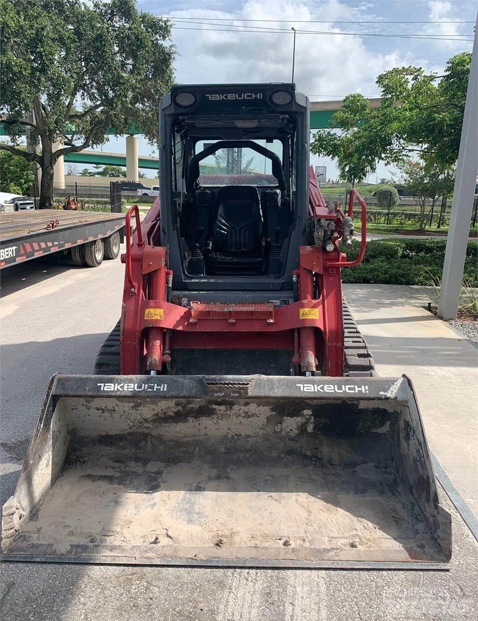 Takeuchi TL12V2 Krautuvai su šoniniu pasukimu
