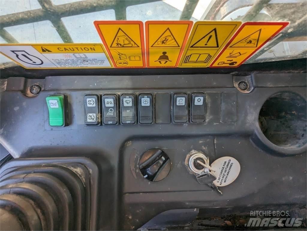 Takeuchi TL12V2 Krautuvai su šoniniu pasukimu