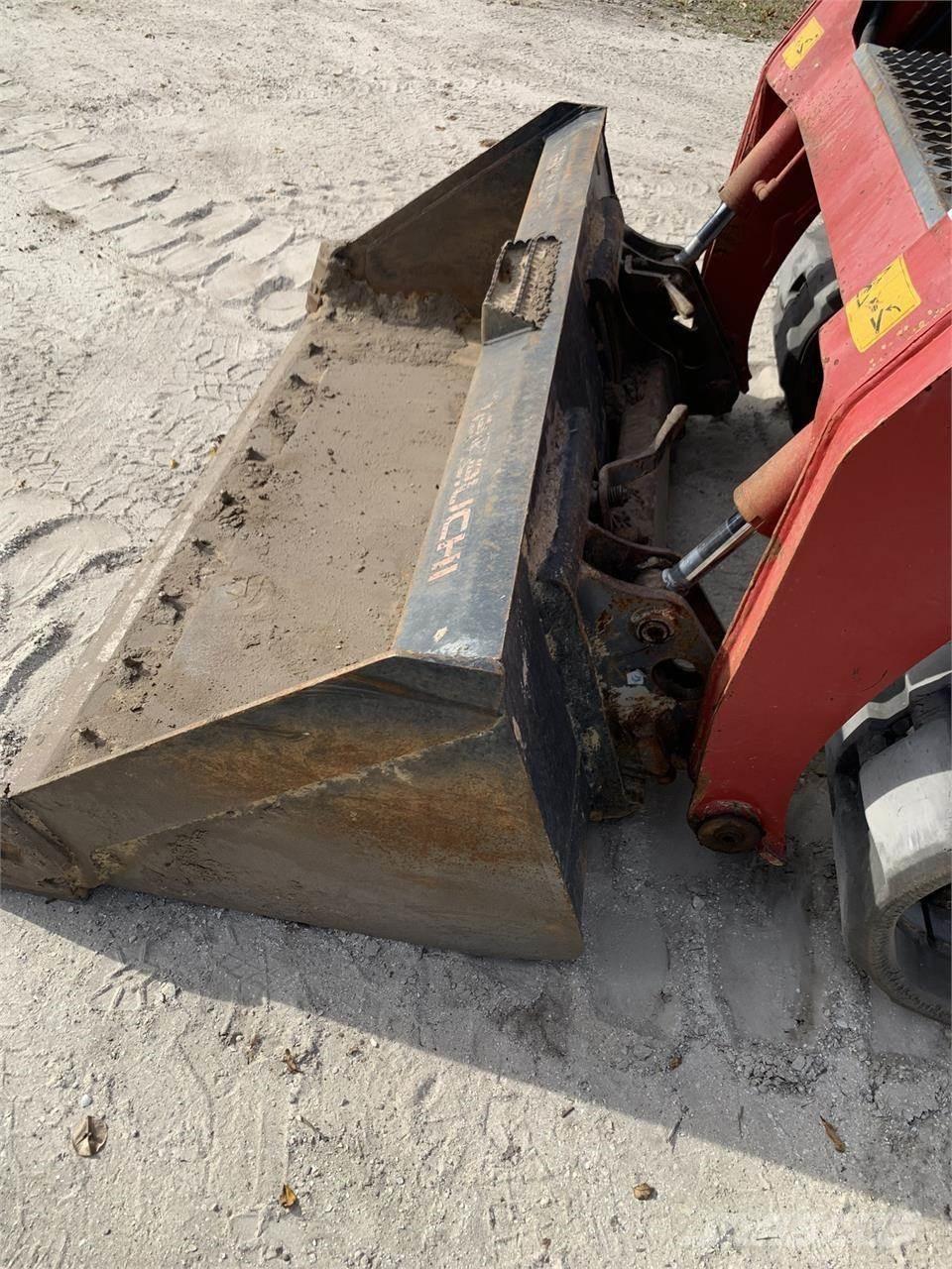 Takeuchi TL8 Krautuvai su šoniniu pasukimu