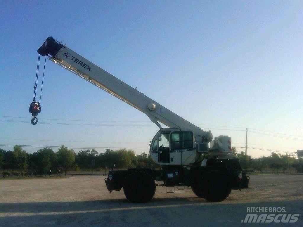 Terex RT230-1 Neapdoroto reljefo kranai