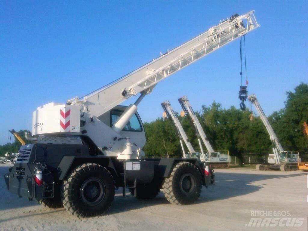 Terex RT230-1 Neapdoroto reljefo kranai