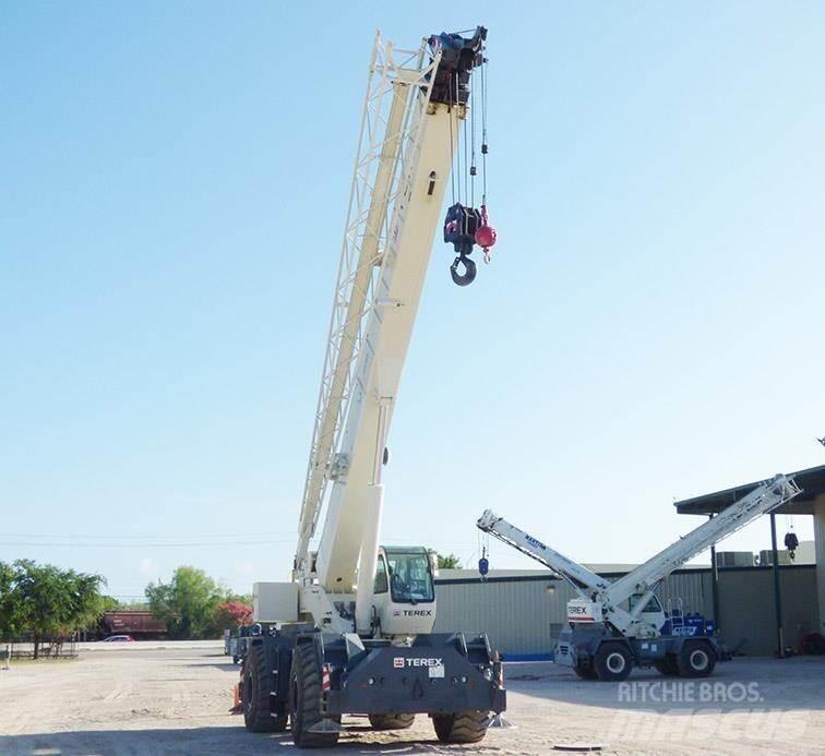 Terex RT555 Neapdoroto reljefo kranai
