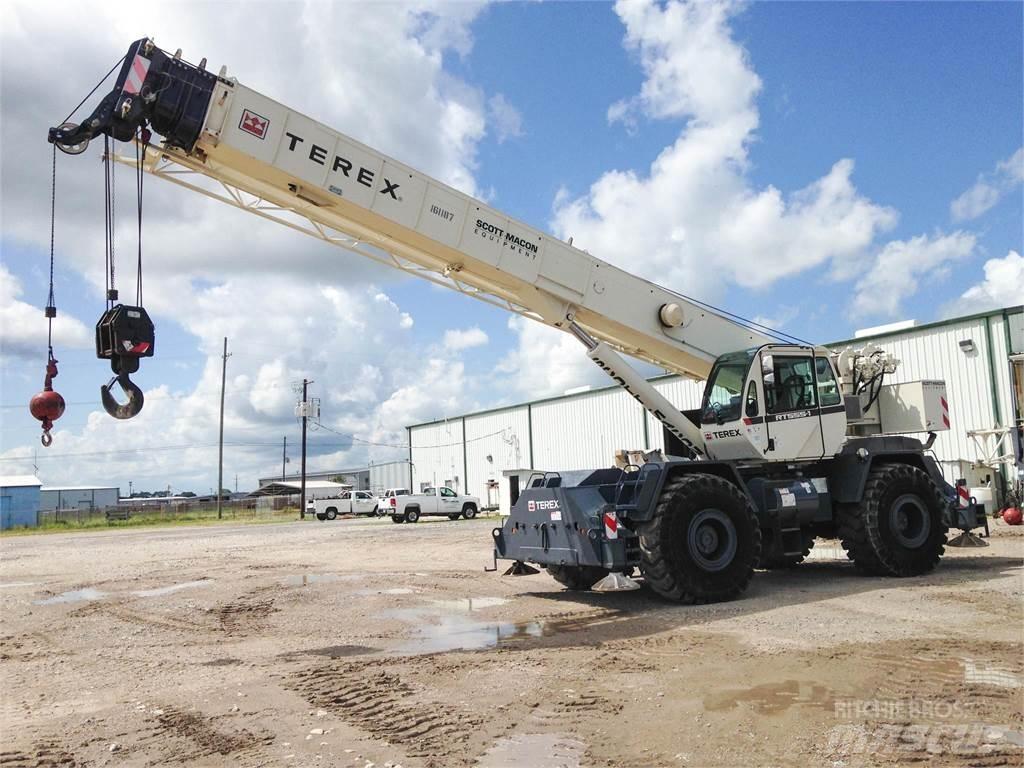 Terex RT555-1 Neapdoroto reljefo kranai