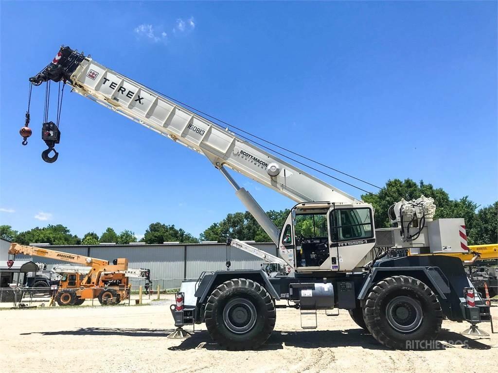 Terex RT555-1 Neapdoroto reljefo kranai