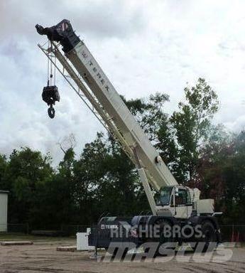 Terex RT670 Neapdoroto reljefo kranai