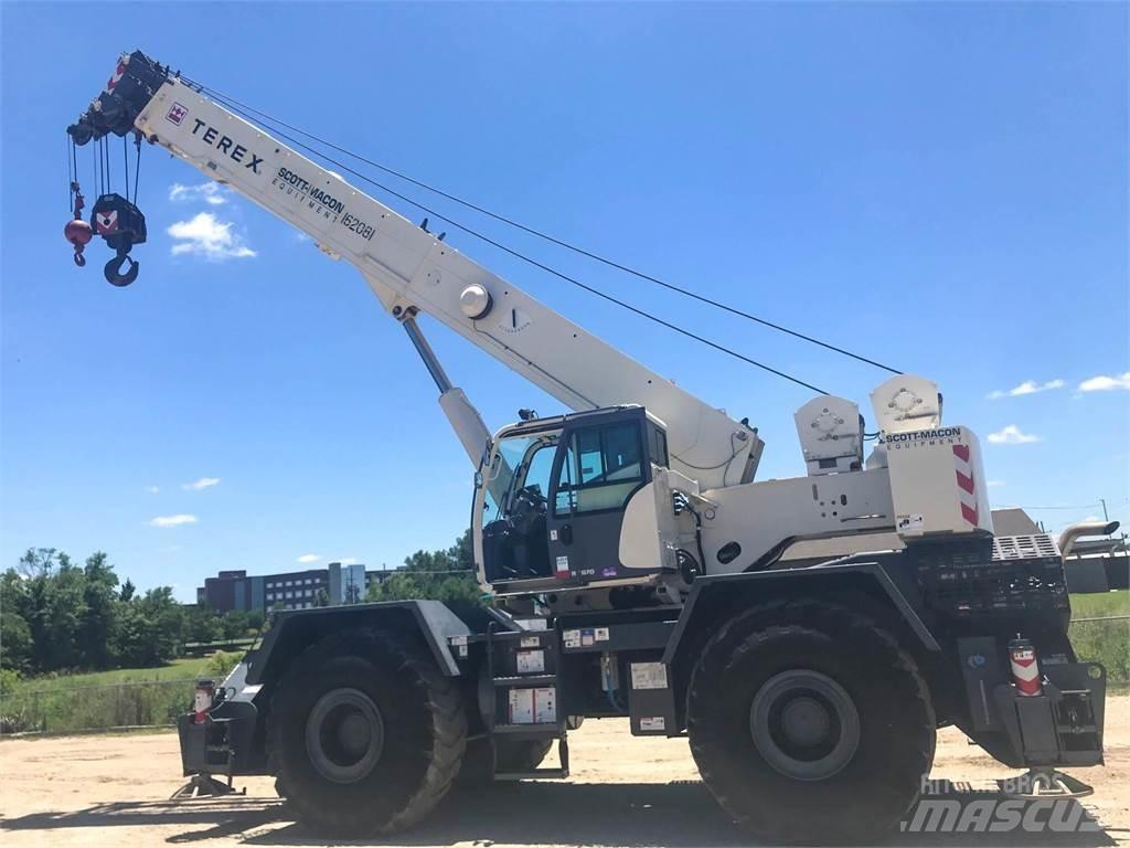 Terex RT670 Neapdoroto reljefo kranai