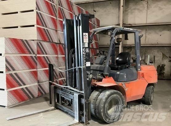 Toyota 7FDU45 Šakiniai krautuvai - Kita