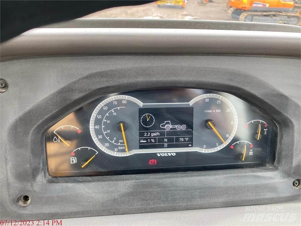 Volvo A25F Vandens sunkvežimiai