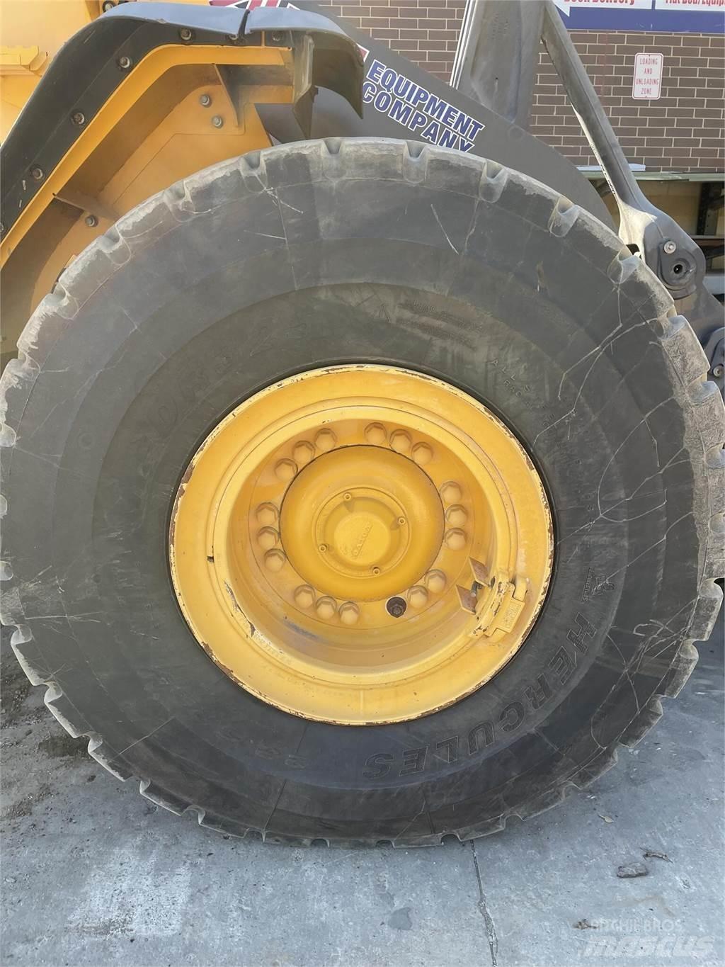 Volvo L110H Naudoti ratiniai krautuvai