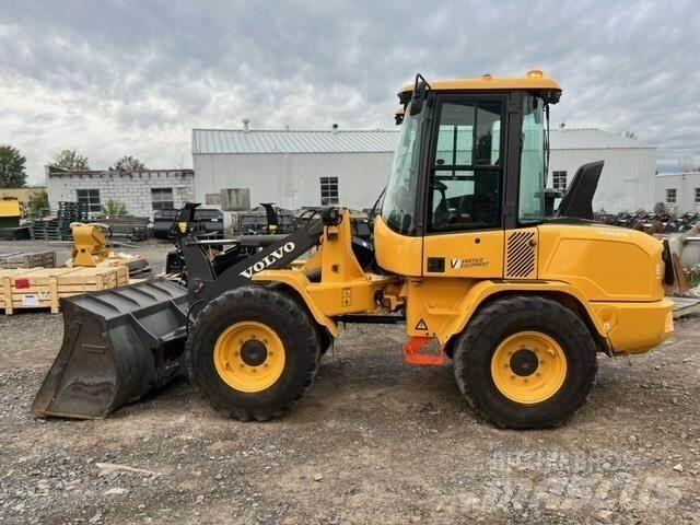 Volvo L30G Naudoti ratiniai krautuvai