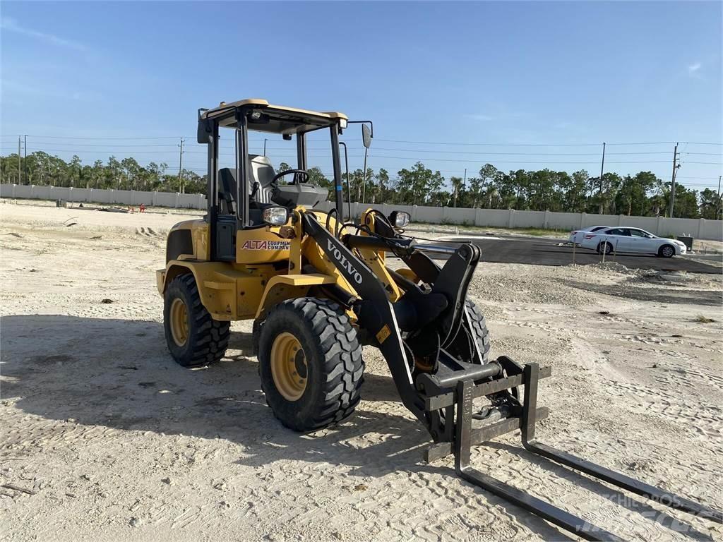 Volvo L30GS Naudoti ratiniai krautuvai