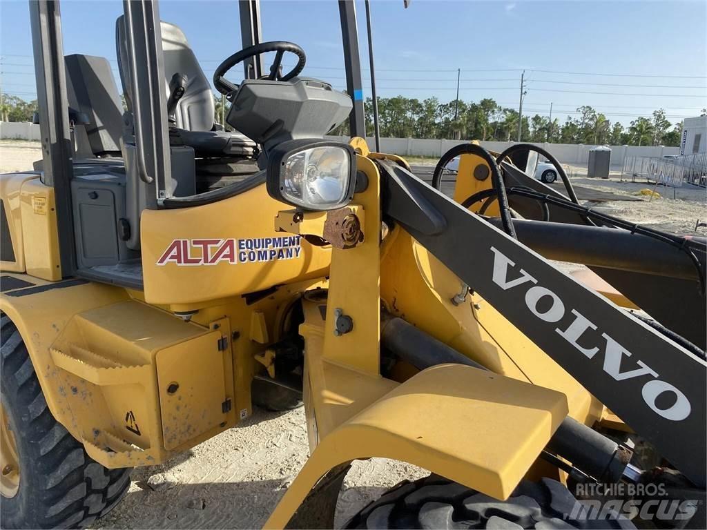 Volvo L30GS Naudoti ratiniai krautuvai
