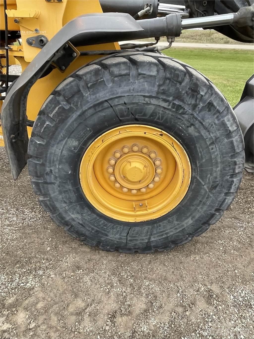 Volvo L70H Naudoti ratiniai krautuvai