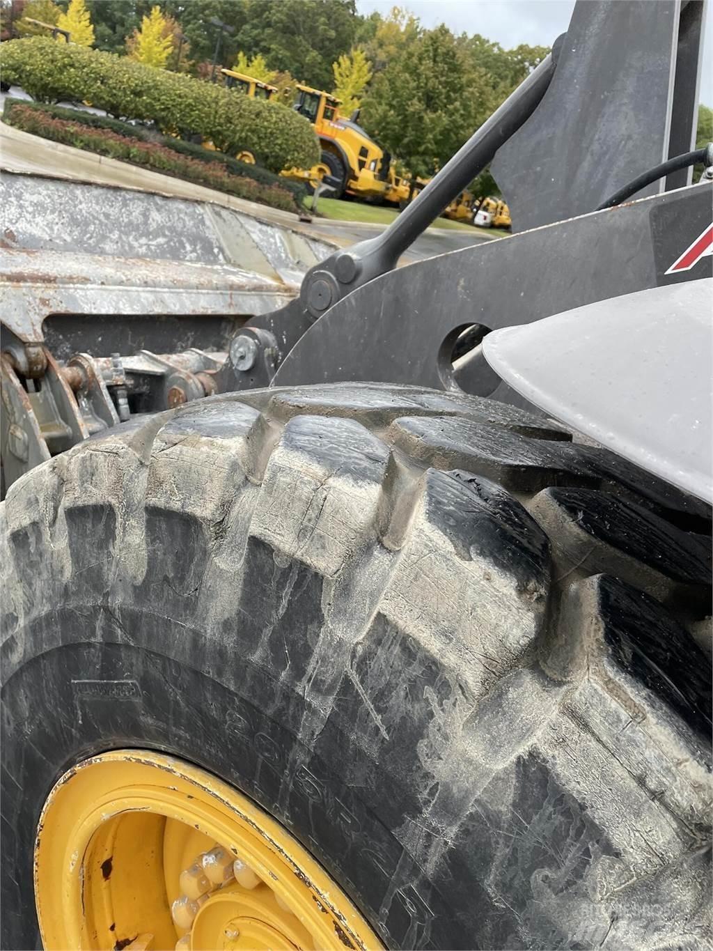 Volvo L70H Naudoti ratiniai krautuvai