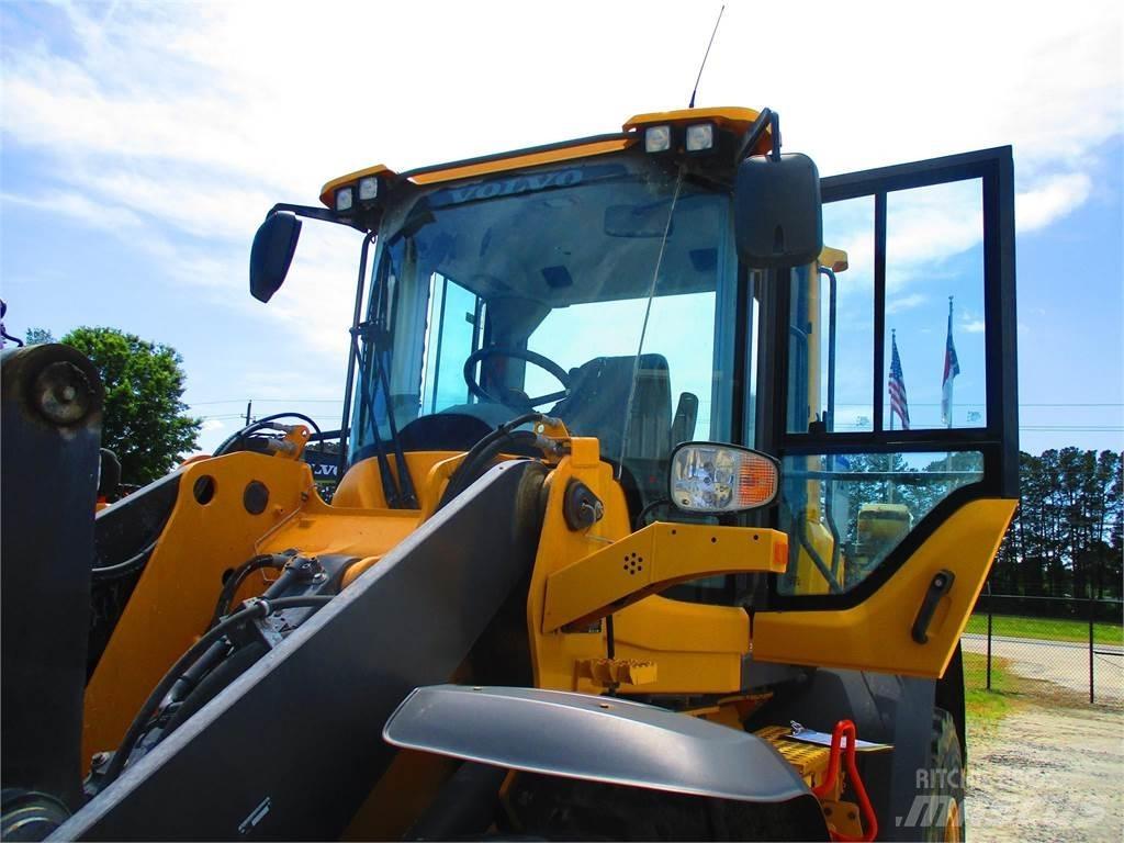 Volvo L70H Naudoti ratiniai krautuvai
