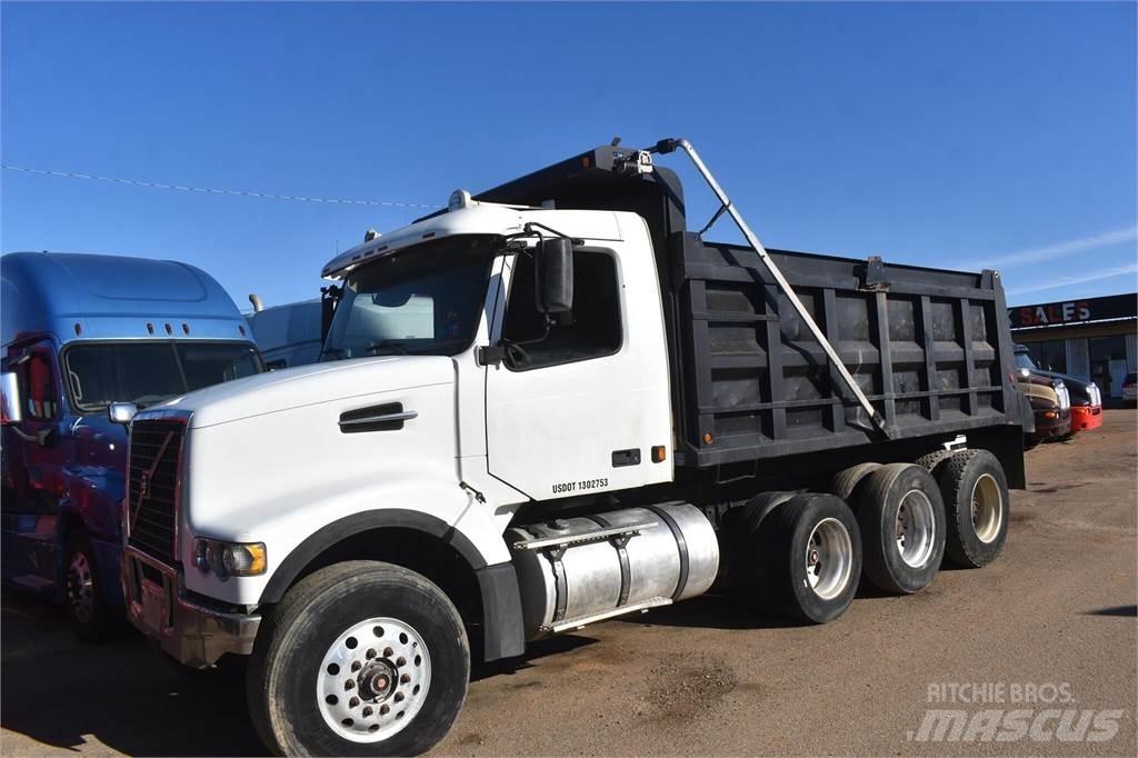 Volvo VHD64F200 Savivarčių priekabų vilkikai