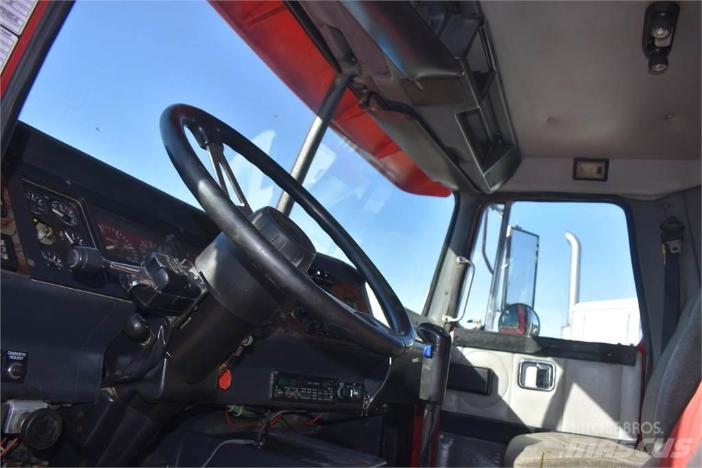 Volvo WG64T Savivarčių priekabų vilkikai
