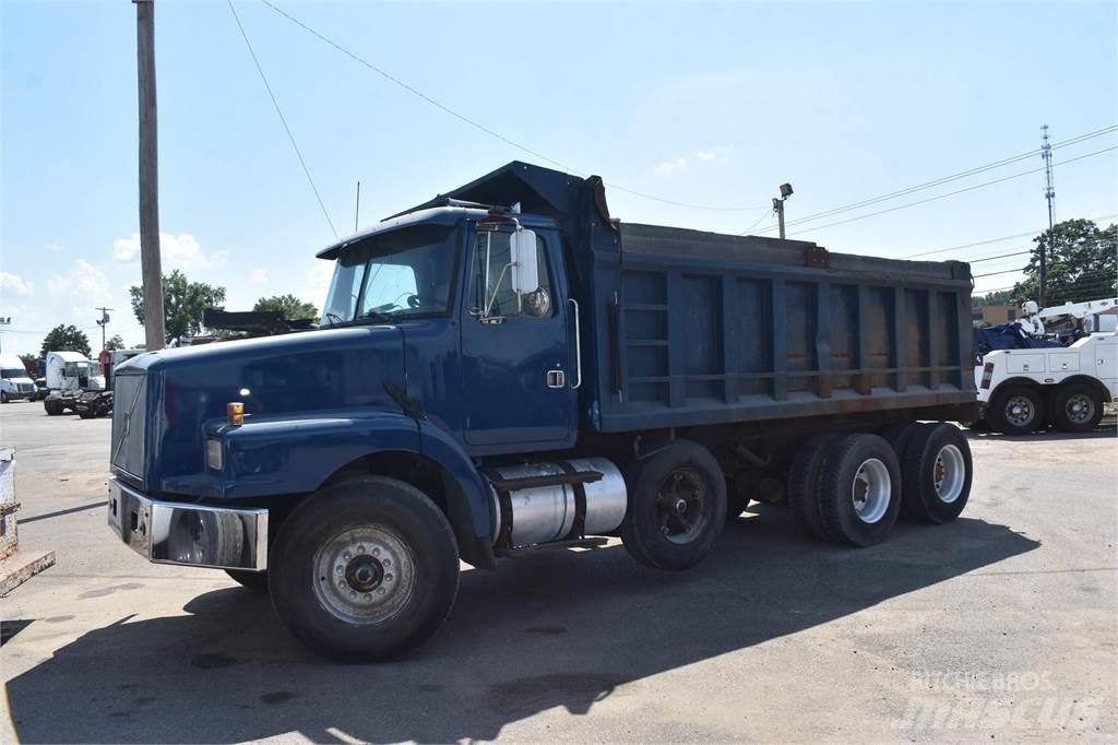 Volvo WG64T Savivarčių priekabų vilkikai
