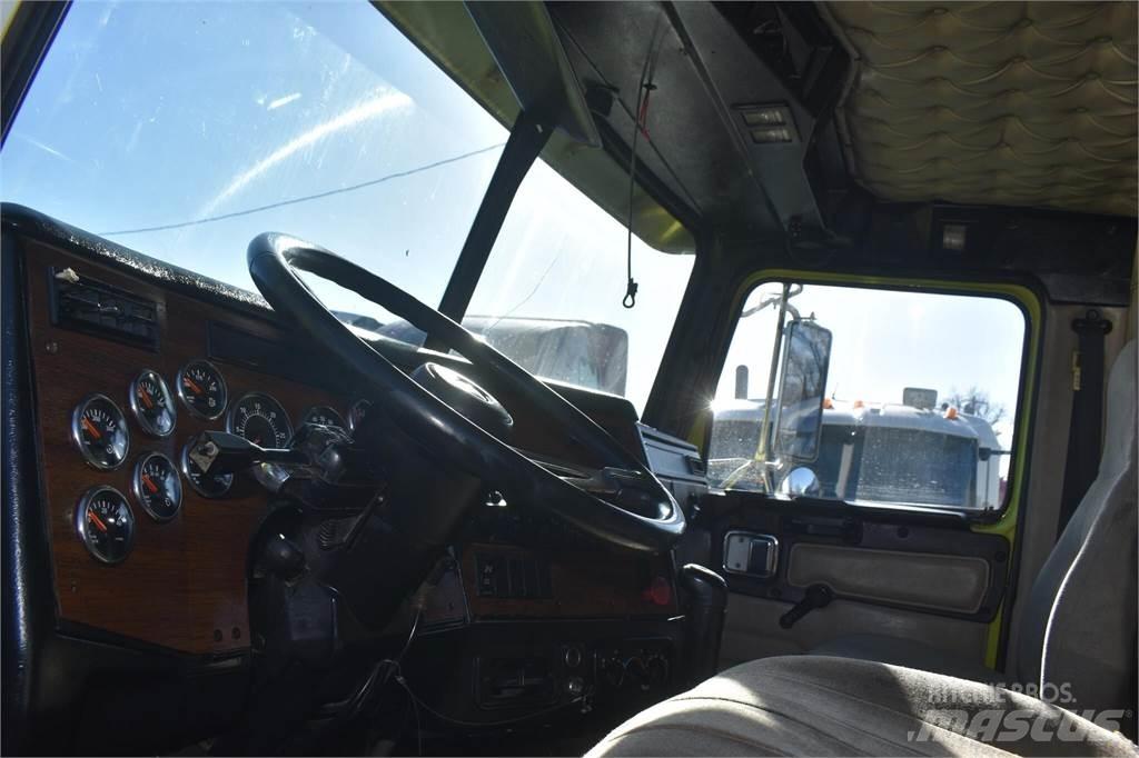 Western Star 4900 Savivarčių priekabų vilkikai