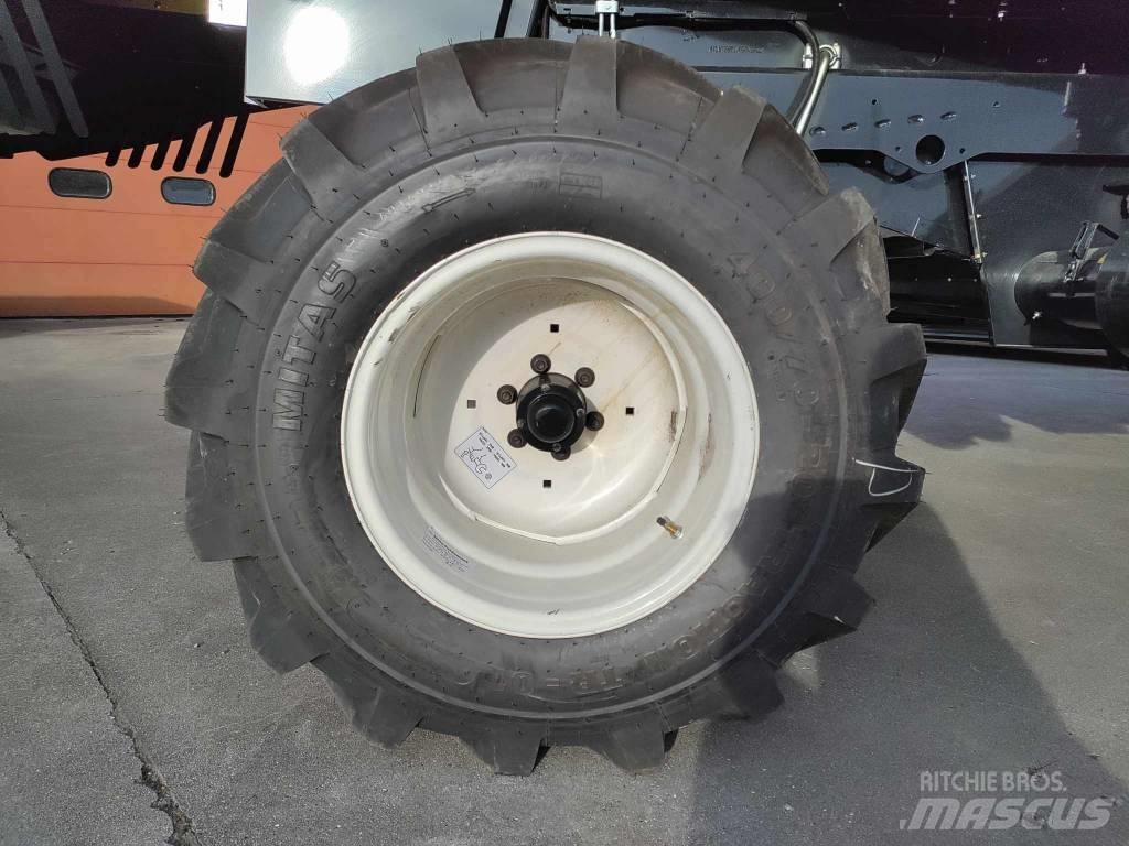New Holland TC 5.90 Derliaus nuėmimo kombainai