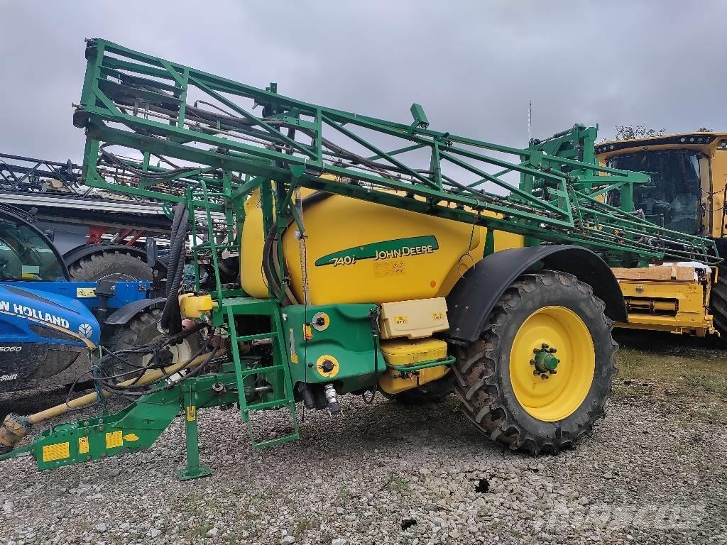 John Deere 740 i Prikabinami purkštuvai