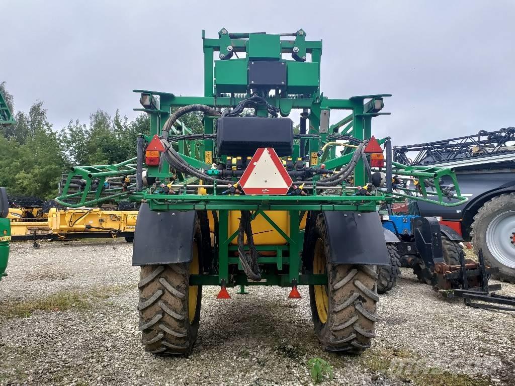 John Deere 740 i Prikabinami purkštuvai