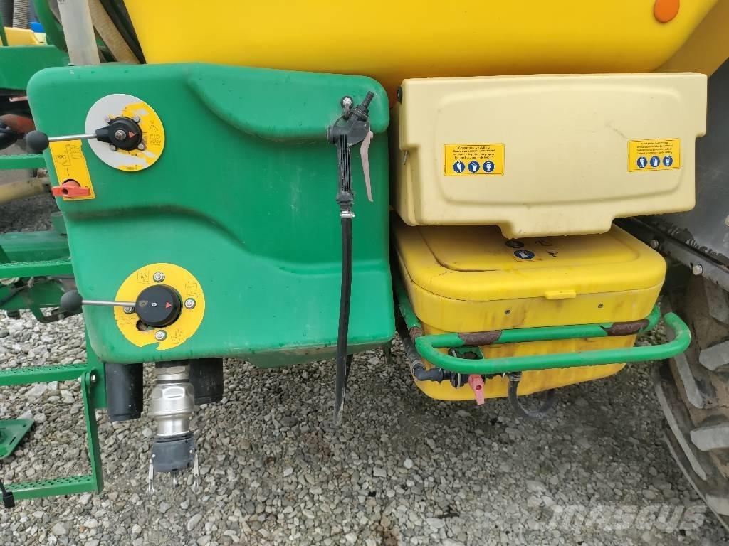 John Deere 740 i Prikabinami purkštuvai