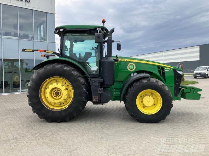 John Deere 8270 R Traktoriai