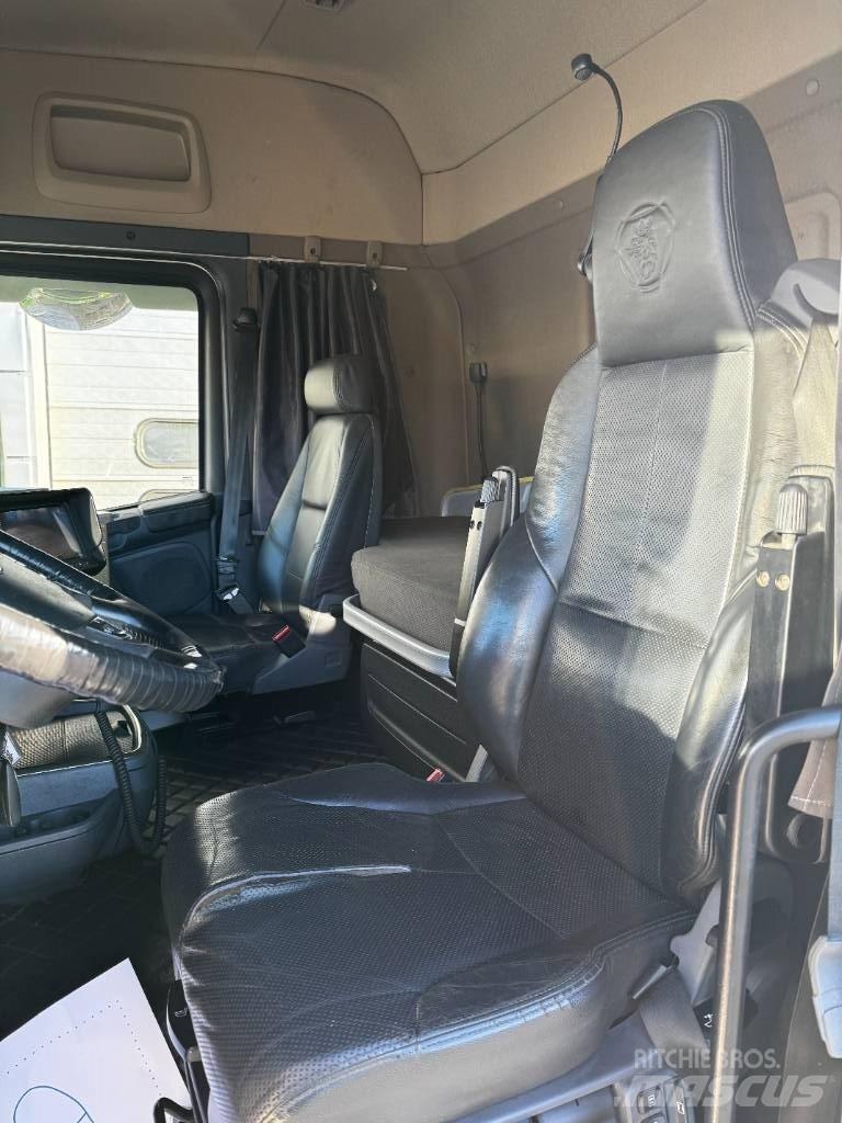 Scania R520LB8x4*4 Savivarčių priekabų vilkikai