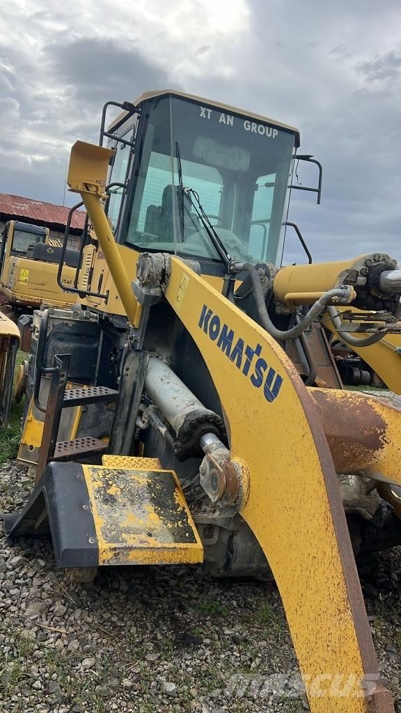 Komatsu WA 470-5H Kabinos ir interjeras